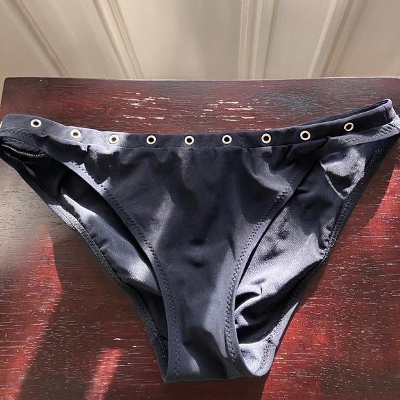 SHAN BLACK BIKINI SET WITH GROMMETS - Picture 9 of 16